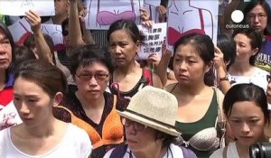Les soutiens-gorge manifestent à Hong Kong
