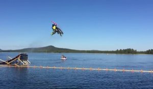 David Burman : Backflip sur un lac avec une motoneige