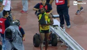 Usain Bolt renversé par un caméraman en Segway juste après sa victoire