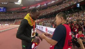 Le cameraman qui a fait tomber Bolt s'excuse avec un cadeau