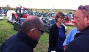 Agriculteurs en colère: 100 tracteurs traversent la Sarthe