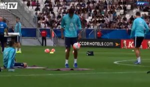 Raphaël Varane régale en jonglant