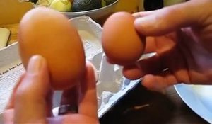 Une poule a pondu un œuf assez spécial