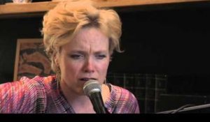 Ane Brun - Signing Off (Live)