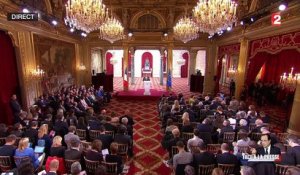 "Plus de 8 millions" de foyers fiscaux seront concernés par les baisses d'impôts, assure Hollande