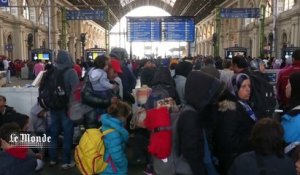 Dans la gare de Budapest, une foule de migrants dans l'attente d'un train