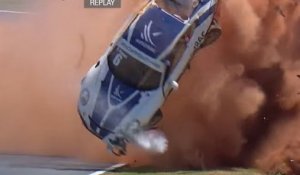 Le crash spectaculaire (9 tonneaux) lors de la Porsche Cup Brasil