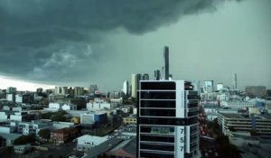 Time-lapse : la ville de Brisbane frappée par la tempête