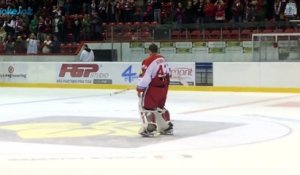 Hockey sur glace - Un gardien slovaque imite de l'athlétisme pour célébrer une victoire