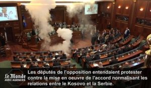 Kosovo : du gaz lacrymogène au Parlement pour dénoncer l'accord avec la Serbie