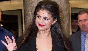 Selena Gomez dévoile son côté sophistiqué derrière un voile