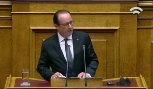Hollande salue la "leçon de démocratie" donnée par la Grèce