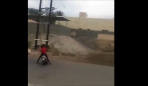 Ce pilote de scooter est un fou....