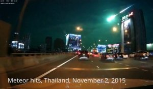 Météorite filmée dans le ciel de bangkok Thailande le 2 Novembre 2015
