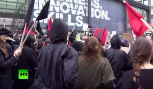 Affrontements entre la police et les étudiants lors d’une marche pour l’éducation gratuite à Londres