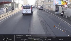 Un chauffard essaie de faire chuter un cycliste (Lyon)