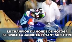 Le champion du monde de MotoGP se brûle la jambe en fêtant son titre