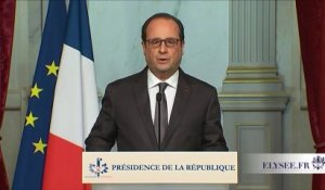 Attentats de Paris : Hollande parle d"'acte de guerre mené par une armée djihadiste"