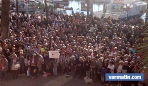 A Sanary, une foule unie en hommage aux victimes des attentats de Paris