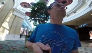 Il utilise sa GoPro à l'envers pendant tout son séjour à Las Vegas