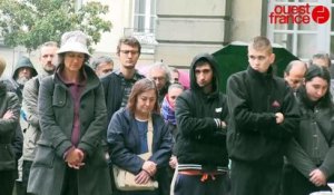 Rennes : minute de silence place de la mairie après les attentats de Paris