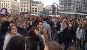 Attentats à Paris: les lycéens du Mans dans la rue