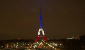 La Tour Eiffel aux couleurs du drapeau tricolore