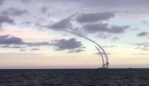 Des navires russes tirent 18 missiles de croisière sur Daech