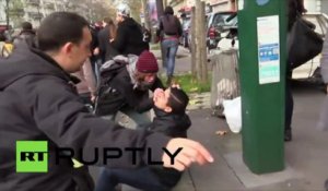 A Paris, malgré l'interdiction des rassemblements, des manifestants affrontent la police