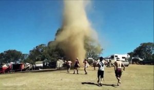Des festivaliers dansent dans une tornade en Australie !