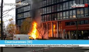 Incendie à Courcouronnes devant l'immeuble de la communauté d'agglo