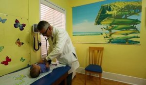 Un pédiatre dévoile une technique simple pour calmer un bébé qui pleure