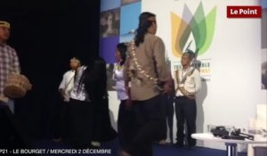À la COP21, les peuples autochtones dansent pour le climat