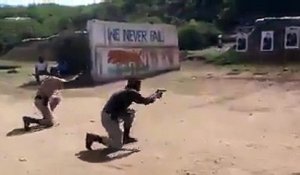 L'entraînement hilarant des policiers en Inde