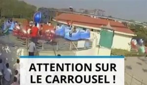 Il quitte sa nacelle lors d'un tour en carrousel !