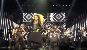 Janet Jackson live -burn-it-up-unbreakable-tour