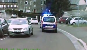 Une voiture de police essaie d'arreter une Golf... Pas facile