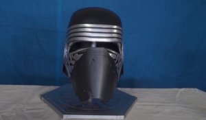 Un fan de Star Wars fabrique le casque du Metal Kylo Ren