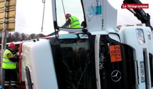 Quimper. Un camion se couche sur la N165