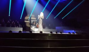 Céline Dion reprend Hello de Adele pour son concert du Nouvel An
