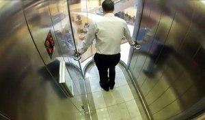 Un commando débarque dans un ascenseur mais attendez de voir la suite !