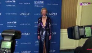 Exclu Vidéo : David Beckham récompensé au gala de l'UNICEF entouré de jolies femmes