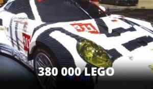 Une Porsche 911 à moitié en Lego