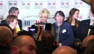 Pamela Anderson provoque une cohue à l'Assemblée Nationale