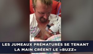 Les jumeaux prématurés se tenant la main créent le «buzz»