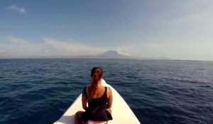 Alexander Tikhomirov filme sa superbe petite amie pendant leurs vacances à Bali
