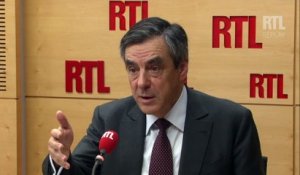 "La réforme de la Constitution, c'est de l'enfumage", critique François Fillon