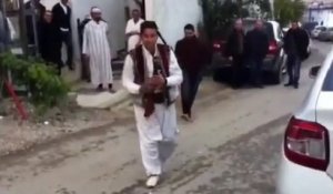 La danse du fusil lors d'un mariage en Algérie