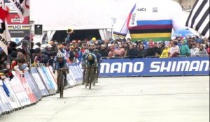 Cyclo-cross - Il croit gagner, mais non...