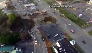 États-Unis: un trou géant se forme au bord de l'autoroute